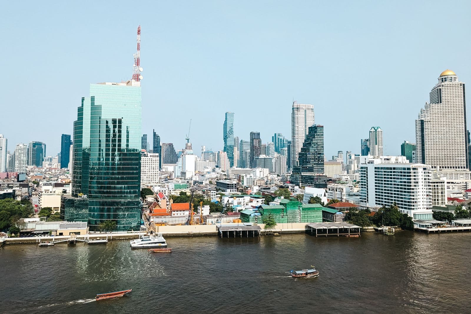 Bangkoks silhuett ved Chao Phraya