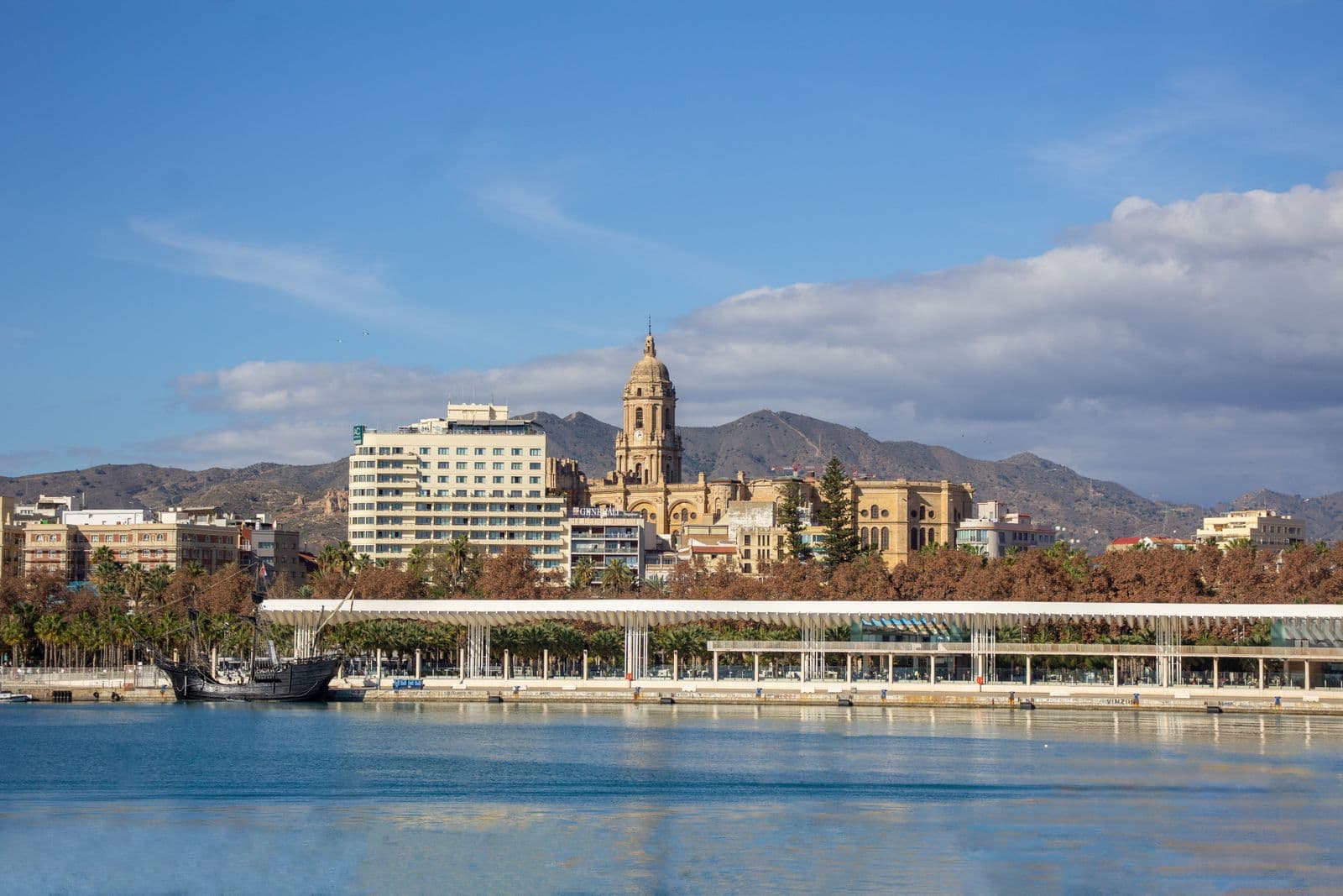 Málaga sett fra havneområdet
